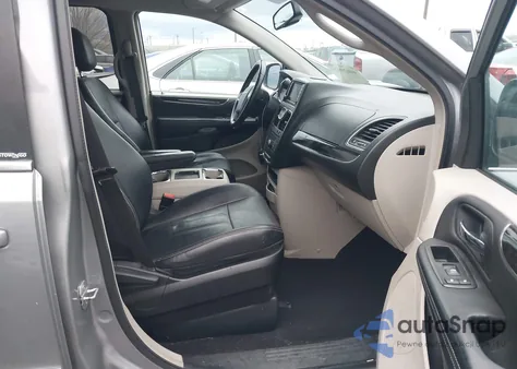 2013 Chrysler Town & Country Touring z USA, uszkodzony, nr VIN 2C4RC1BG6DR793704